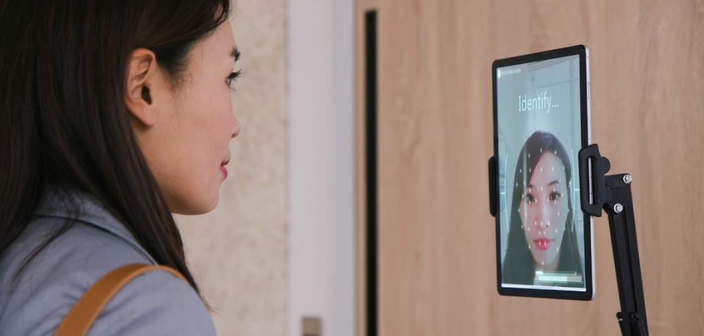 Reconocimiento facial para el registro de visitantes en empresas