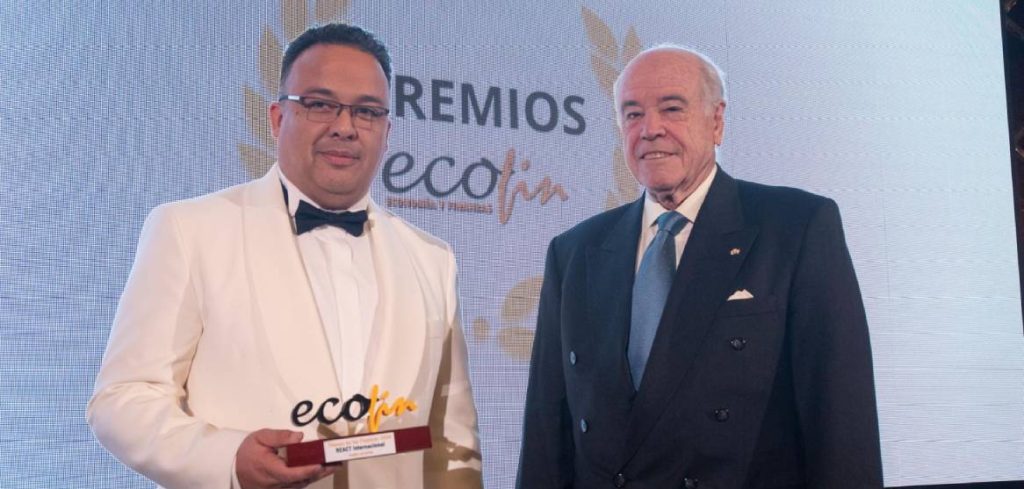 Alan Archila recogió el premio 'Titán de las Finanzas' en la gala de ECOFIN de 2024