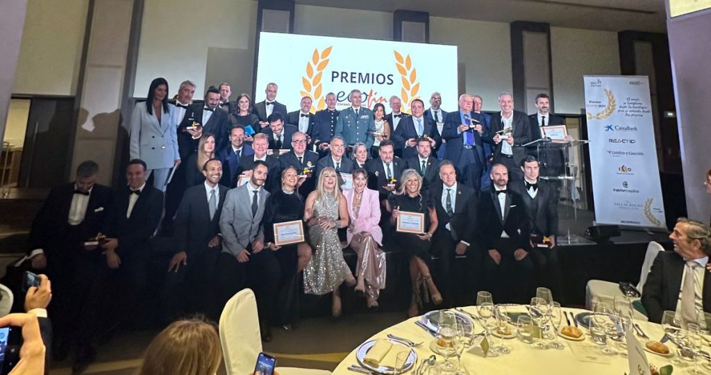 Foto de premiados de 'La Noche de las Finanzas 2025'
