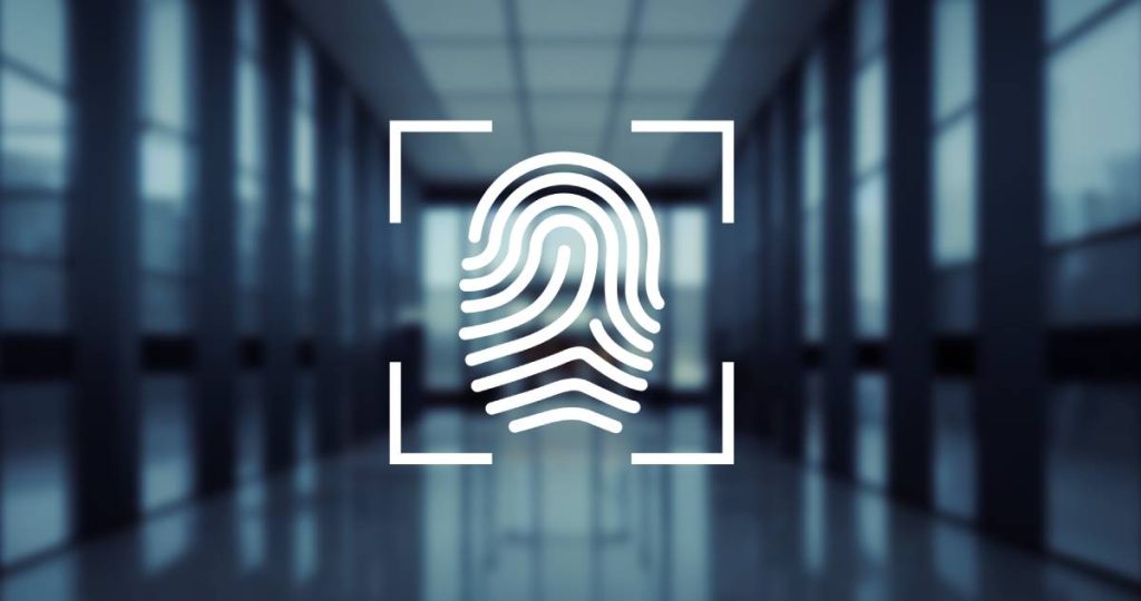 Un icono blanco de huella dactilar enfocado sobre el fondo desenfocado del pasillo de una oficina moderna